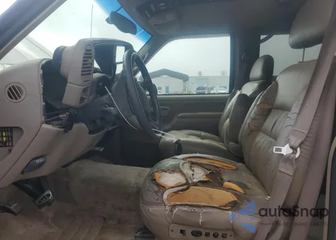 1999 Chevrolet Suburban K1500 from USA, damaged, VIN 3GNFK16R7XG129897